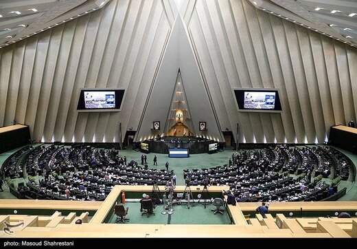 دو وزیرِ رئیسی به مجلس می روند