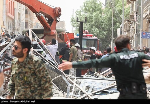 حضور وزیر کشور در محل حادثه «متروپل»