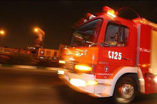 آتش‌سوزی گسترده در ‏‌‏‌‏‌‏‌‏‌‏‌‏‌‏‌‏‌‏‌‏‌‏‌‏‌‏‌‏‌بارانداز مرکز نگهداری پالت‌های چوبی در بزرگراه آزادگان