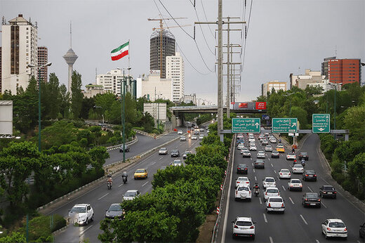 ببینید | شمشادخوابی زنان و مردان بی‌سرپناه در حاشیه اتوبان‌های تهران