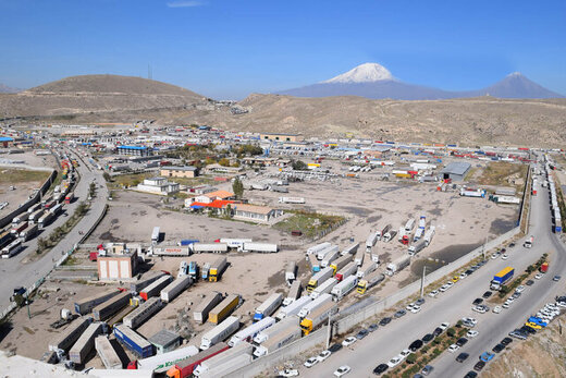 کاهش ۶۰ درصدی صادرات ایران در بهمن ۱۴۰۱