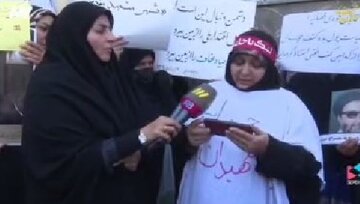 «کفن‌پوشان» هم آمدند / گزارش تلویزیون از «تجمع» ضدلایحه حجاب کنار نهاد ریاست جمهوری عکس‌ها