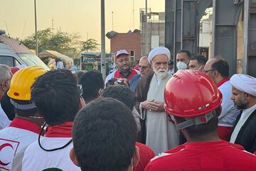 دیدار نماینده ولی فقیه با امدادگران جمعیت هلال احمر در بندرعباس دیدار نماینده ولی فقیه با امدادگران جمعیت هلال احمر در بندرعباس