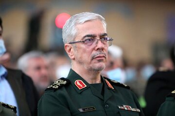 سرلشکر باقری: نیروی انتظامی نباید با رویکردی سختگیرانه با نسل جوان برخورد کند سرلشکر باقری: نیروی انتظامی نباید با رویکردی سختگیرانه با نسل جوان برخورد کند