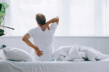 علت تشدید کمردرد در ساعات اولیه صبح علت تشدید کمردرد در ساعات اولیه صبح