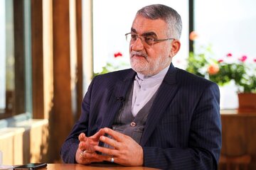 تحلیل علاءالدین بروجردی از سفر لاریجانی به عراق و لبنان/ ایران حلقه مهم در زنجیره امنیت منطقه است تحلیل علاءالدین بروجردی از سفر لاریجانی به عراق و لبنان/ ایران حلقه مهم در زنجیره امنیت منطقه است