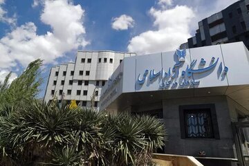دانشگاه آزاد می گوید شهریه مان عادلانه بالا رفته/ نسبت به دبیرستان های غیرانتفاعی کمتر می گیریم دانشگاه آزاد می گوید شهریه مان عادلانه بالا رفته/ نسبت به دبیرستان های غیرانتفاعی کمتر می گیریم