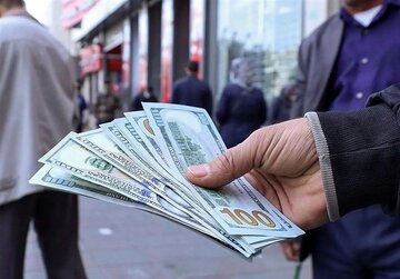گزارشی از وضعیت خرید و فروش دلار در بازار آزاد/ قیمتها چه تغییری کرد؟ گزارشی از وضعیت خرید و فروش دلار در بازار آزاد/ قیمتها چه تغییری کرد؟