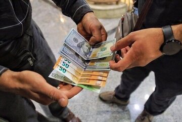 قیمت جدید دلار، یورو و سایر ارزها امروز ۱۵ شهریورماه ۱۴۰۴/ دلار دوباره جهشی شد قیمت جدید دلار، یورو و سایر ارزها امروز ۱۵ شهریورماه ۱۴۰۴/ دلار دوباره جهشی شد