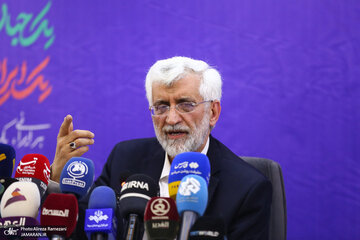 روزنامه اصولگرا: سعید جلیلی با حمله به برجام جز اثبات خودش چه هدفی دارد؟/ بعضی نماینده های تندرو مجلس حرفها و تحلیل های بیشرمانه مطرح می کنند
