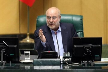 توضیحات رسانه قالیباف برای دفع حملات تندروها؛ او ناگزیر به ابلاغ CFT بود/ رئیس مجلس مخالف بود ولی در جلسه رایگیری CFT در مجمع غایب بود! توضیحات رسانه قالیباف برای دفع حملات تندروها؛ او ناگزیر به ابلاغ CFT بود/ رئیس مجلس مخالف بود ولی در جلسه رایگیری CFT در مجمع غایب بود!