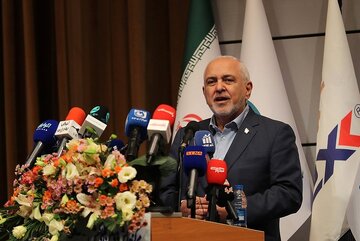 ظریف کدام بیت از حافظ را اشتباه خواند و سریع اصلاح کرد؟